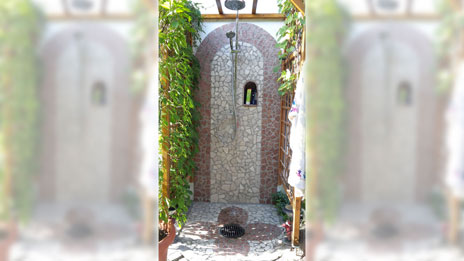 Aussendusche: Naturstein Mosaik