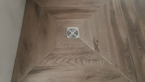 Dusche: Fliesen in Holzoptik